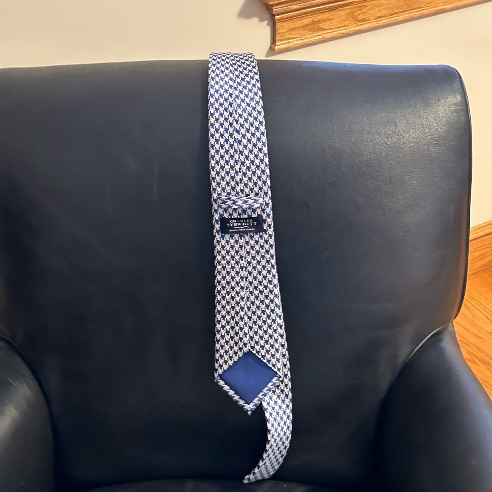 Dress tie